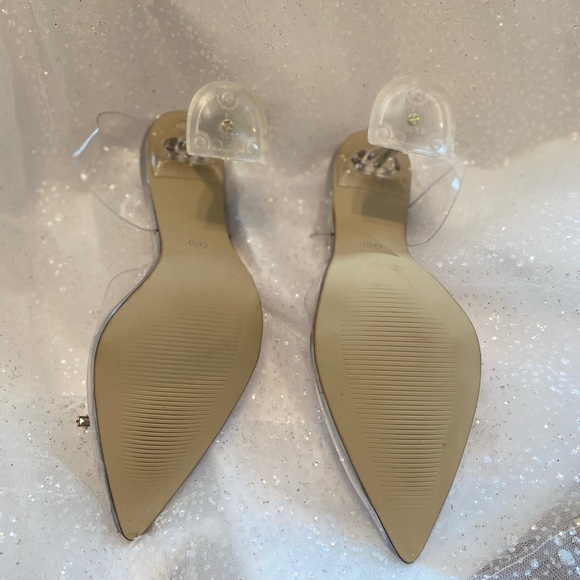 Cinderella “glass” slipper - Picture 3 of 4